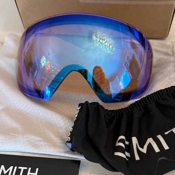 SMITH I/O Mag S Ski Goggles Chromapop Everyday Violet Mirror & Storm Blue Lens - Picture 2 of 8